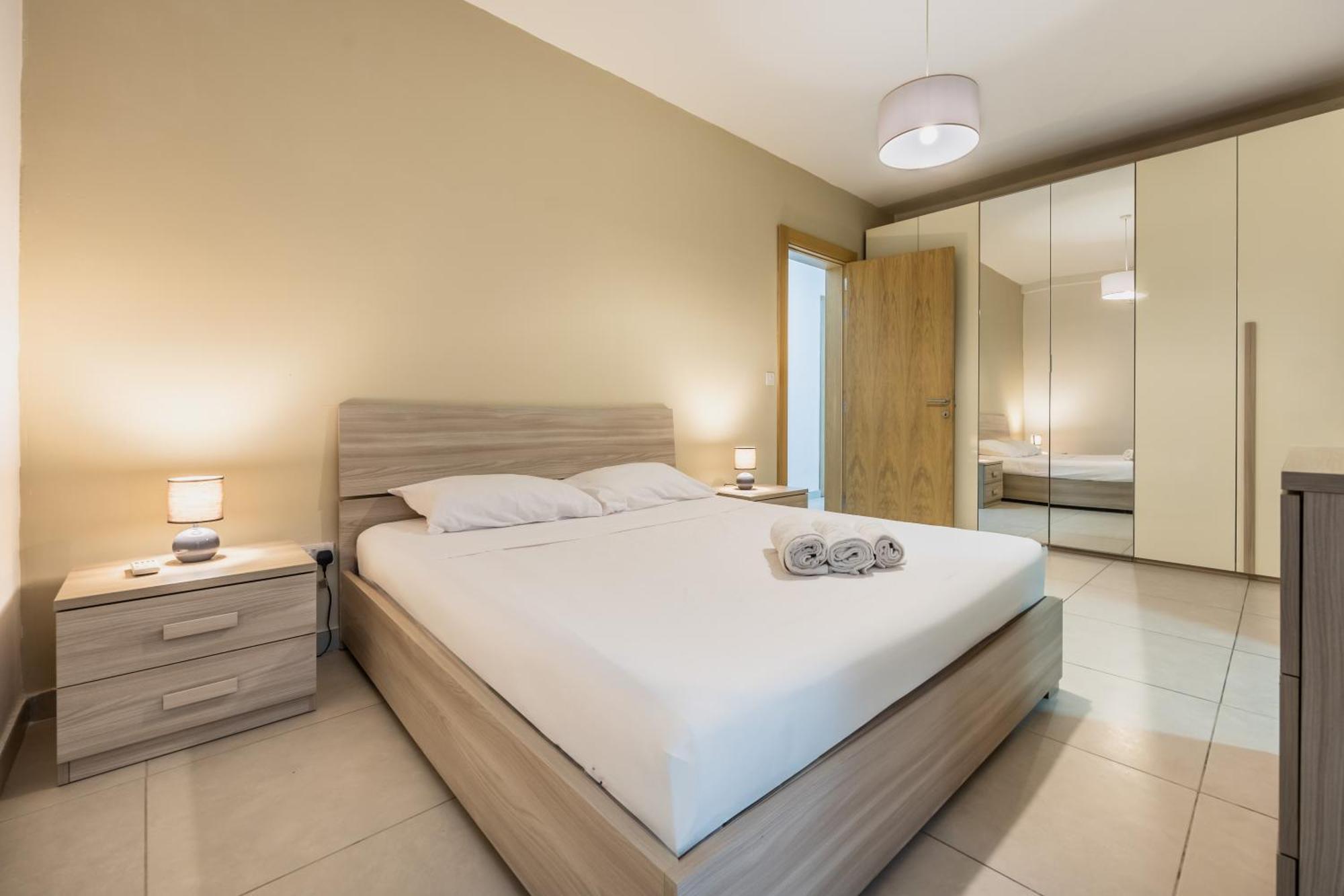 Superb 3Br Apt Close To Seafront Gzira Zimmer foto